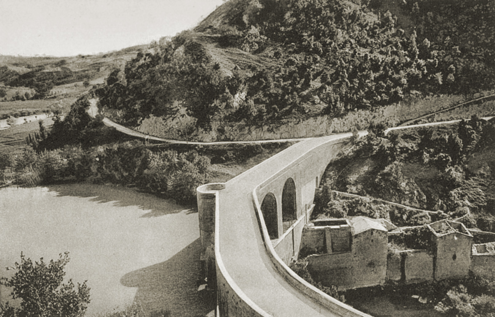 la diga del Ponte Grande in una foto degli anni '30
